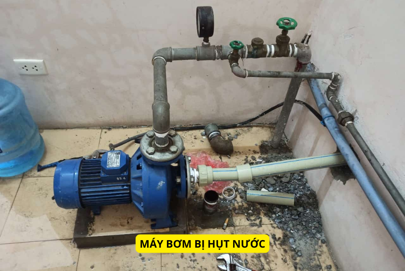 máy bơm nước kêu to
