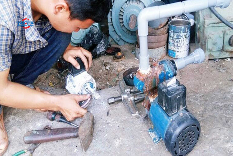 máy bơm nước kêu to