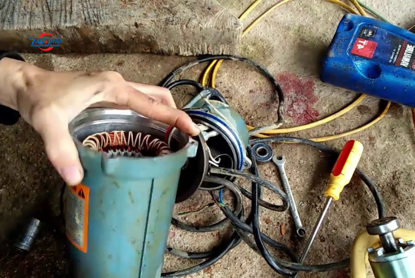 máy bơm nước kêu to